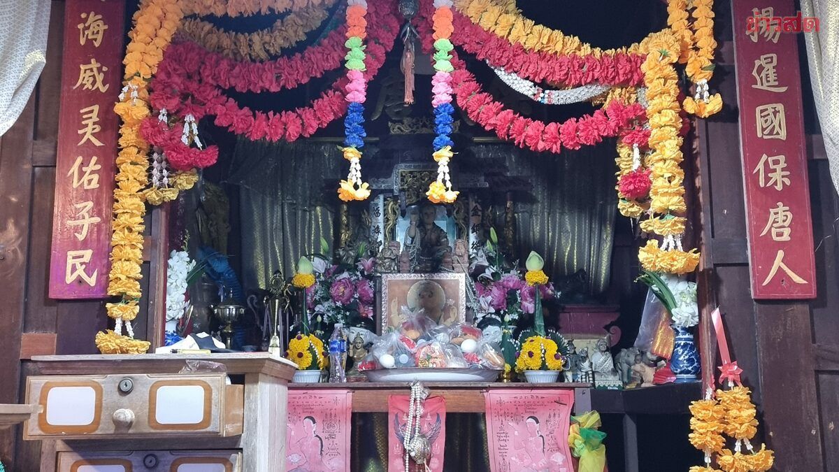 Nonthaburi shrine draws crowds with lucky numbers | News by Thaiger