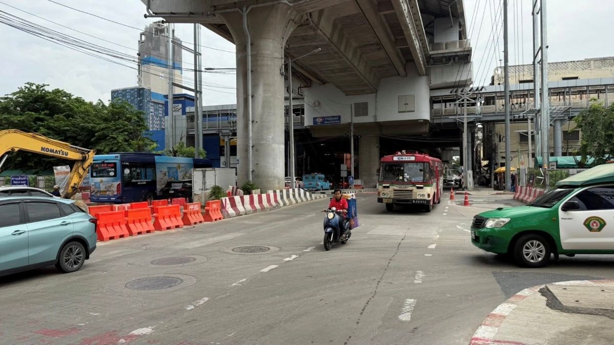 Construction on the Orange Line affects Charan Sanitwong Road starting November 20.