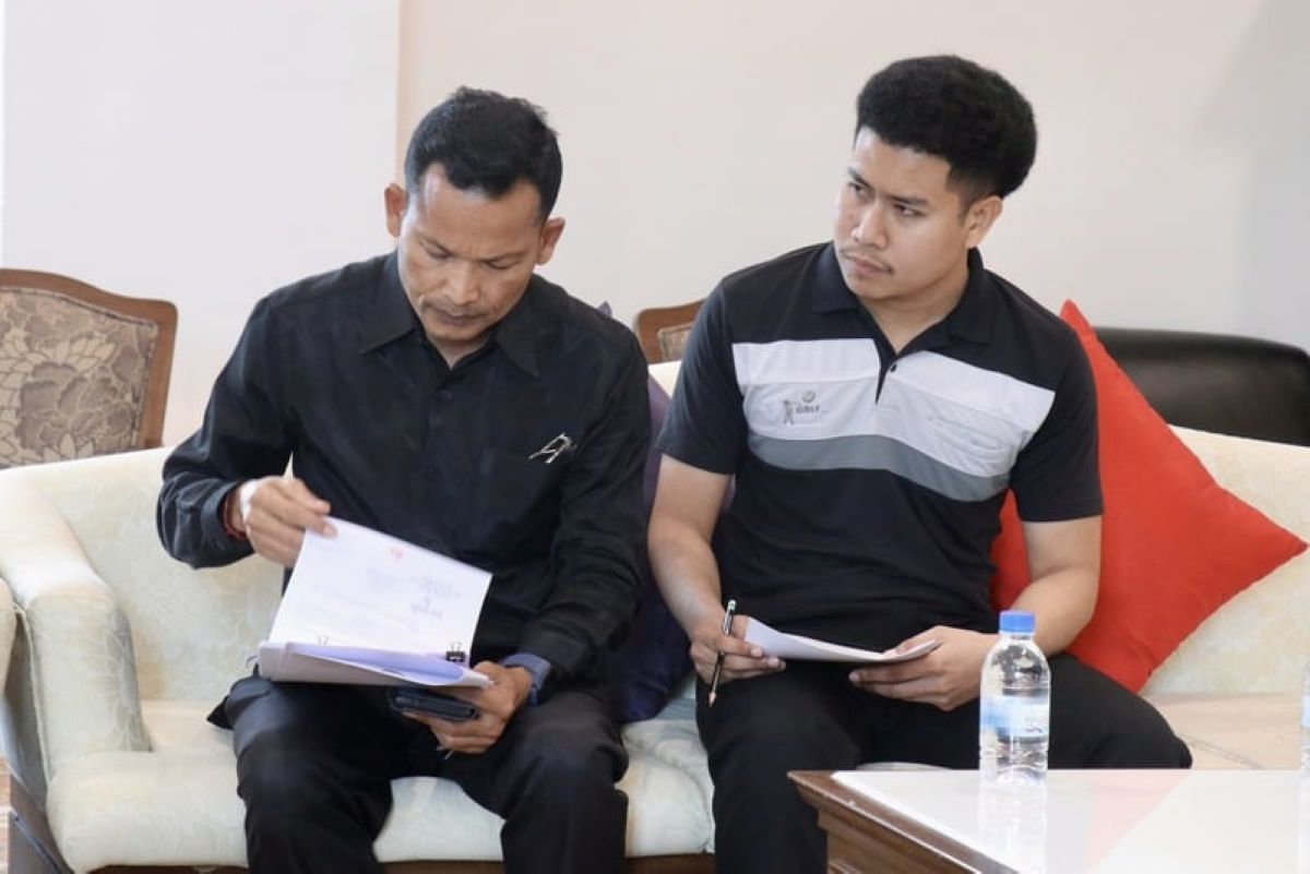 Data collection efforts are ramping up to support legal actions against illegal Phuket taxi drivers.