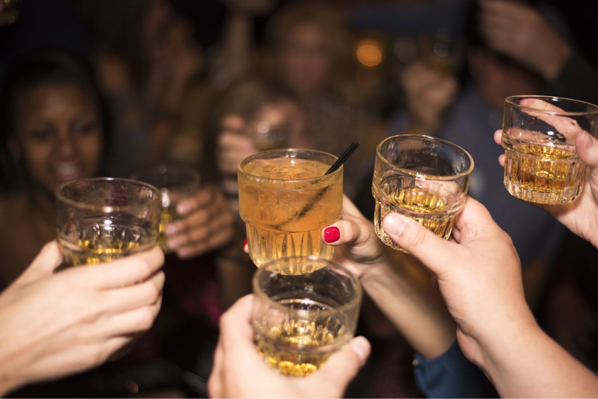 Thailand’s new alcohol law fines customers for drinking after hours | News by Thaiger