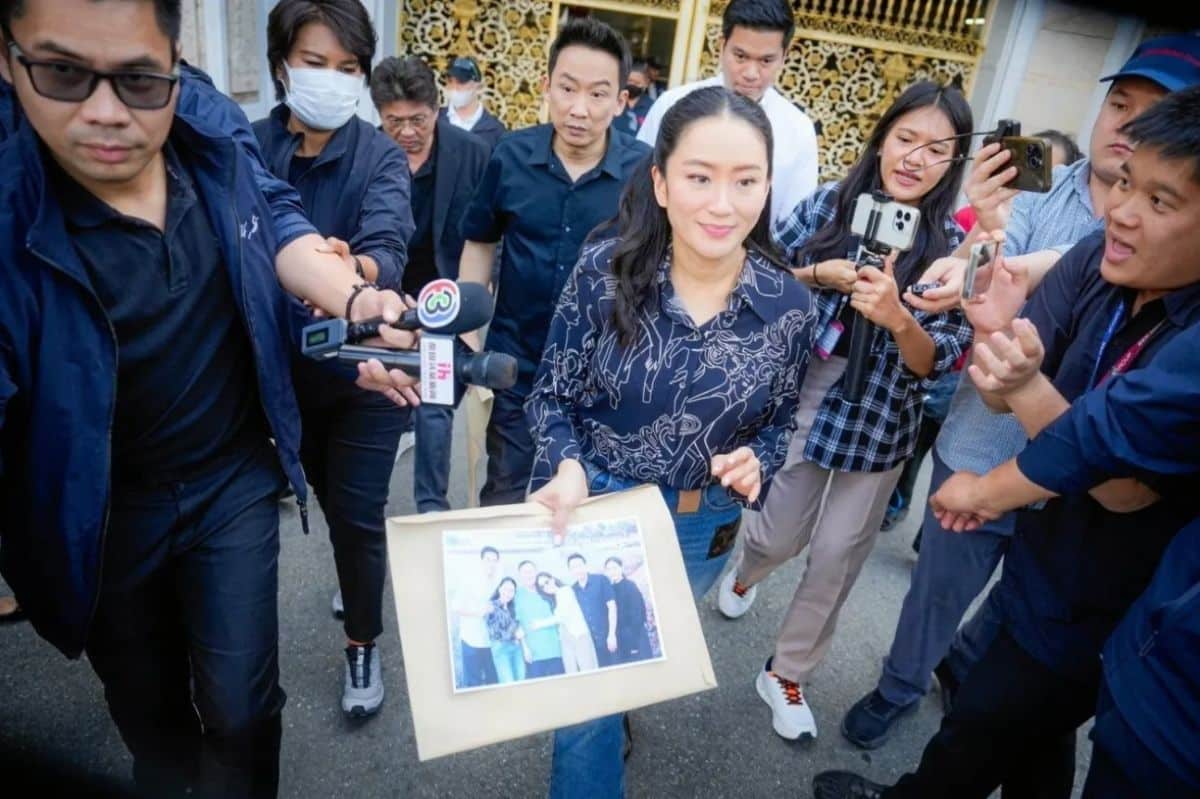 Corrections Department defends Thaksin family photo in prison visit | Thaiger