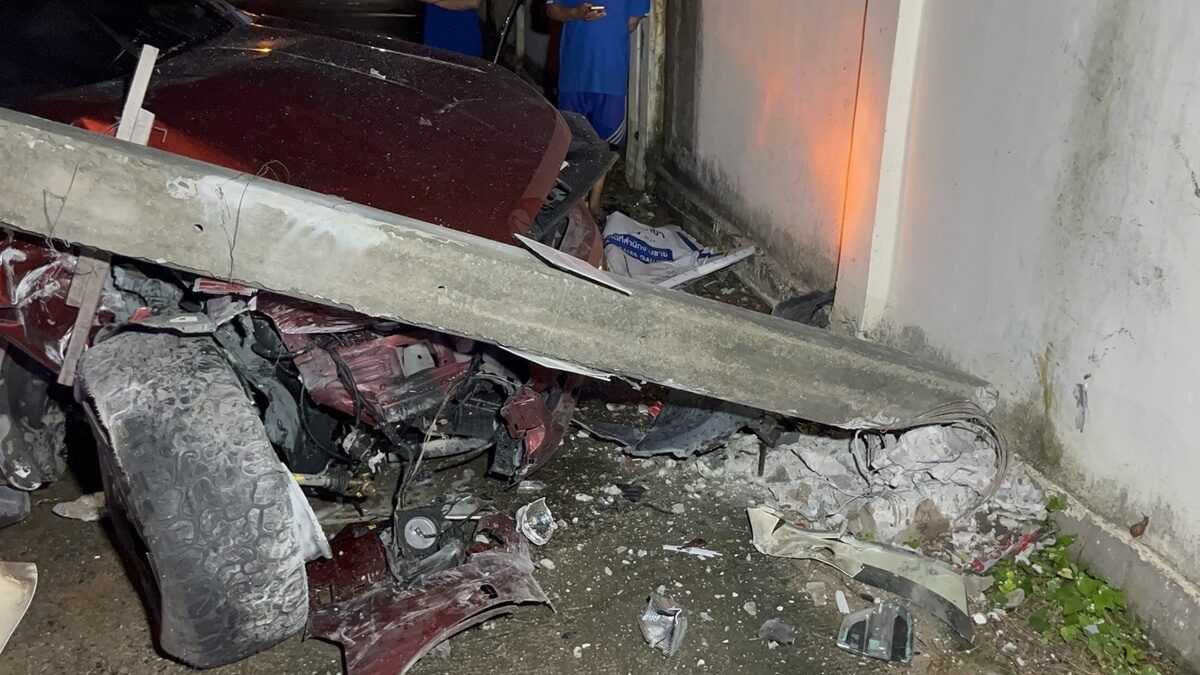 Drunk driver crashes into pole, blacks out Chon Buri village | News by Thaiger