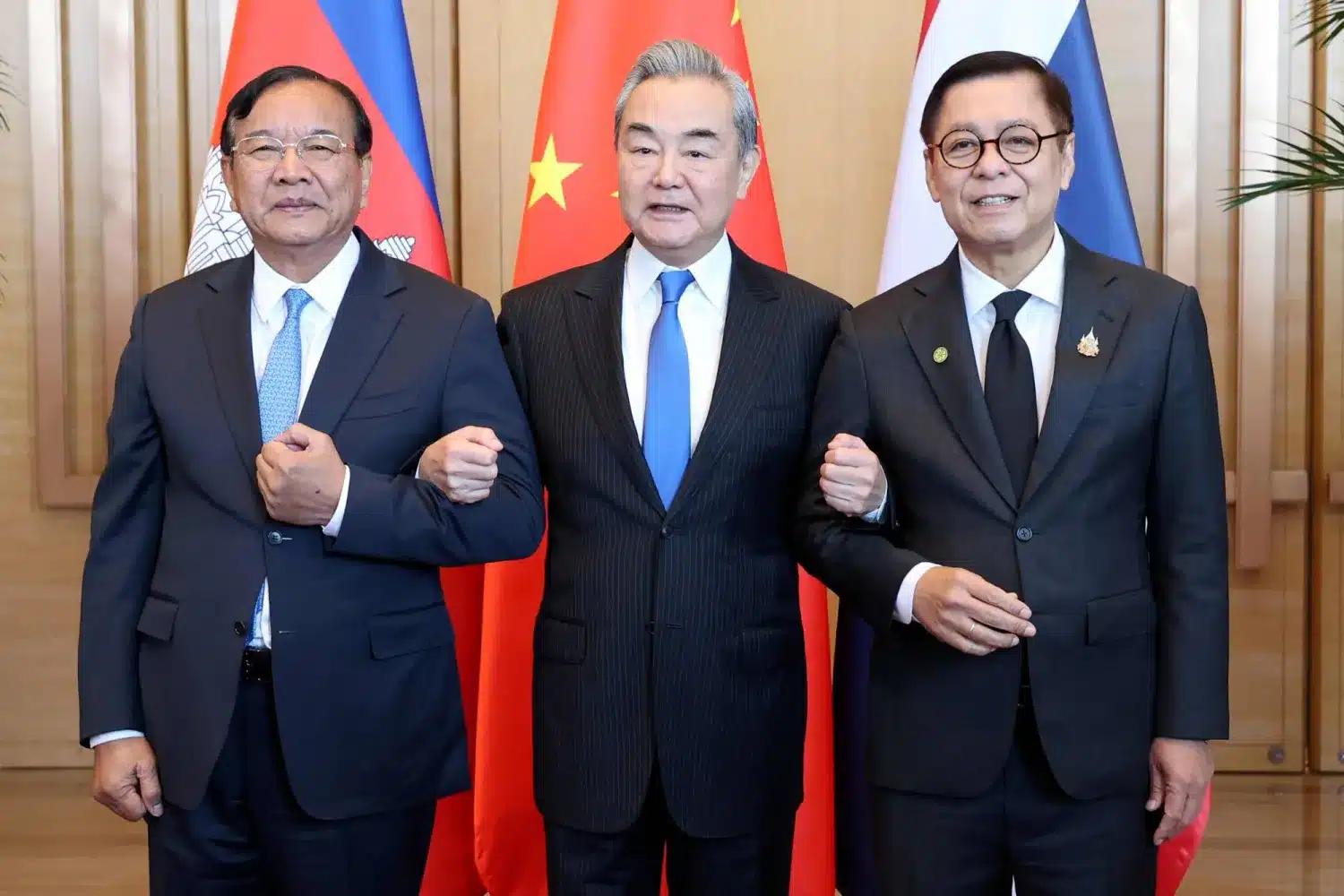 Thai and Cambodian diplomats meet in China to reinforce ceasefire and border stability | Thaiger