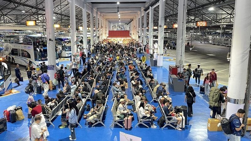 Bus terminals packed as 134,000 travel home for New Year | Thaiger