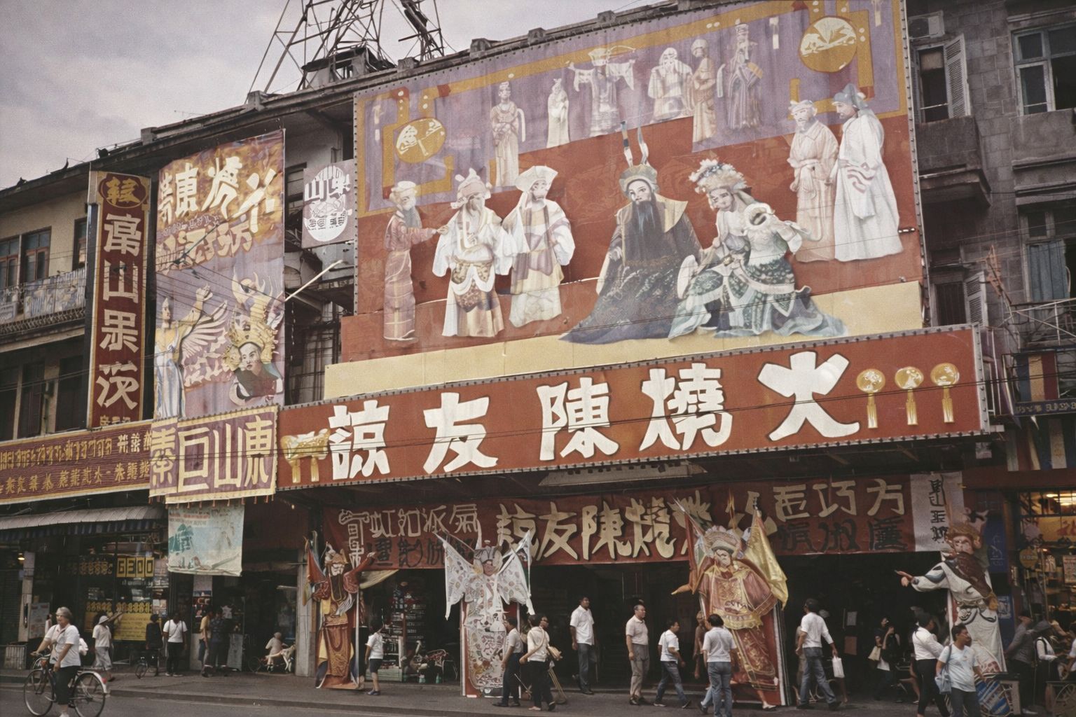 Photo via Paul Popper