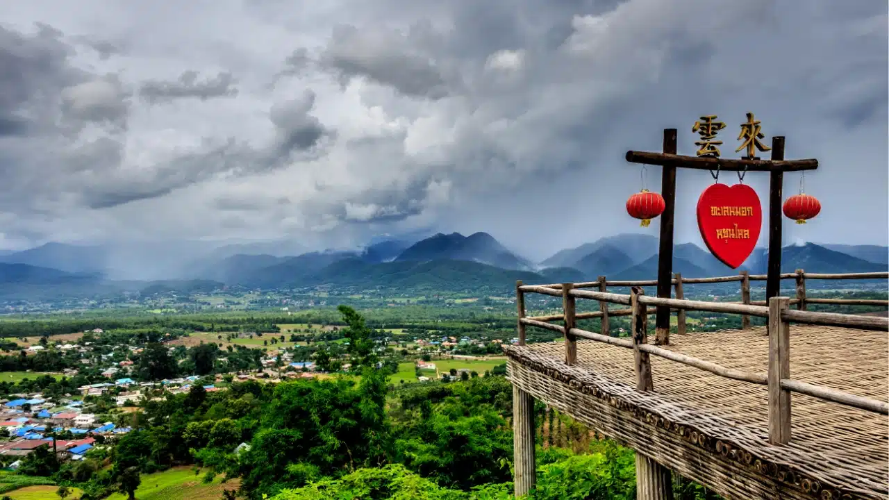 Pai attracts expats with its relaxed atmosphere, yoga retreats, and stunning natural surroundings.