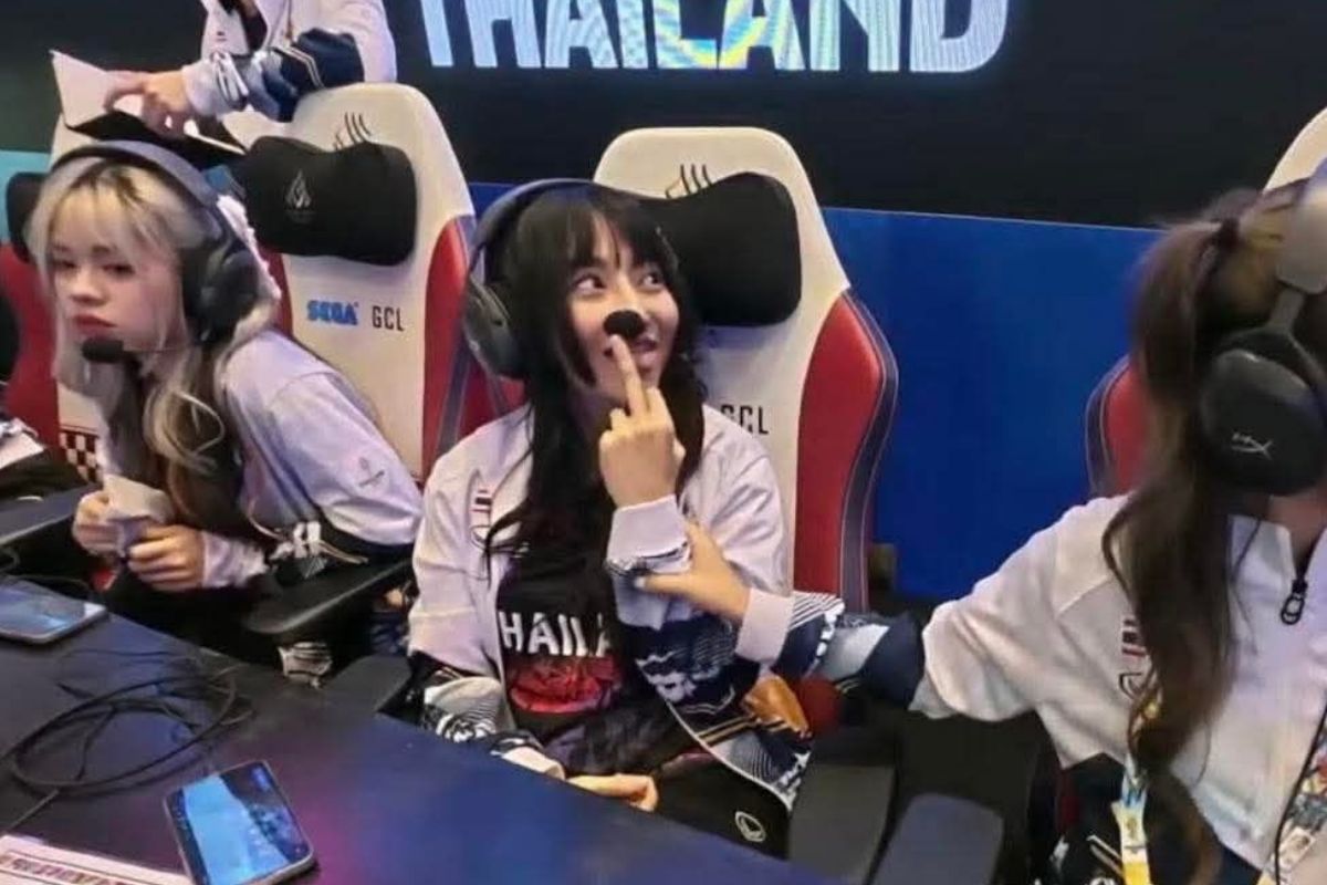 Tokyogurl captured making a middle finger gesture during SEA Games RoV match
