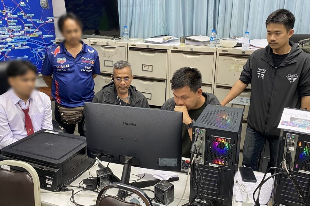 Police conduct an investigation into a call scam involving DSI impersonation in Kamphaeng Phet