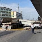 Bridge collapses on truck and pickup in Samut Prakan, killing one | Thaiger