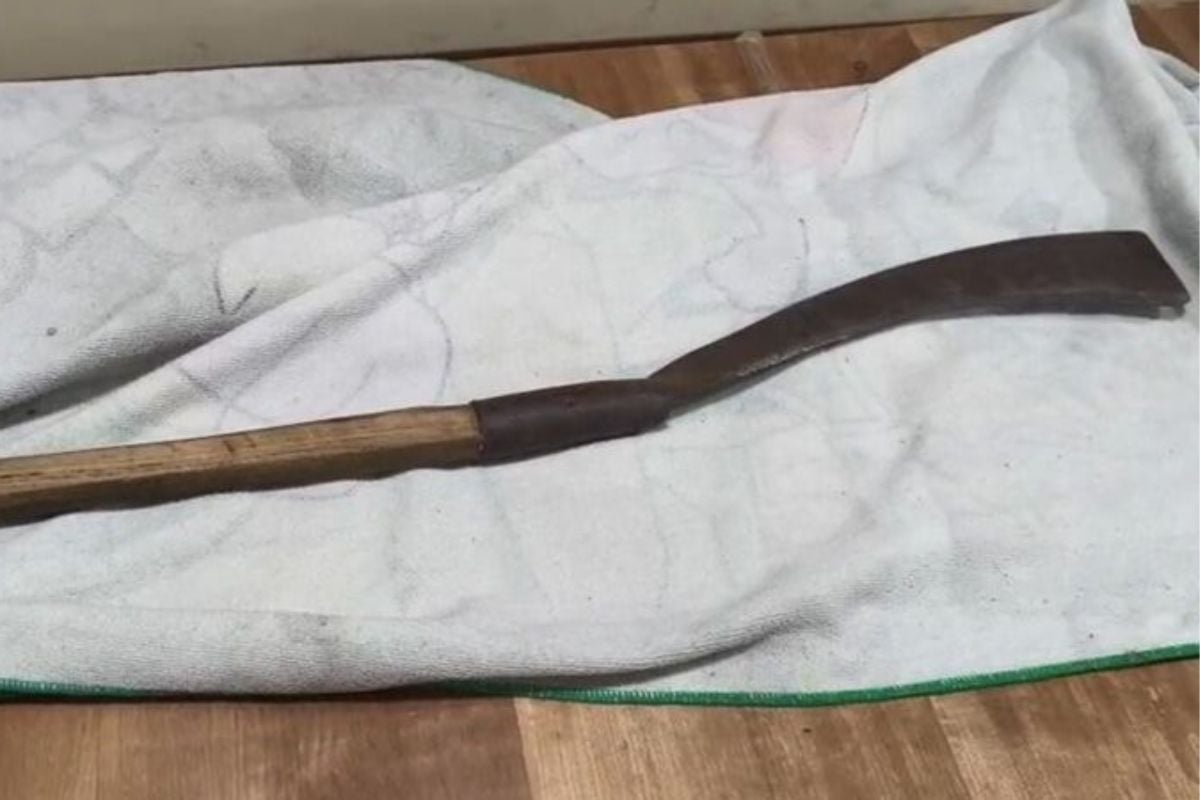 Grass-cutting blade found in suspect’s car after police chase in Samut Prakan