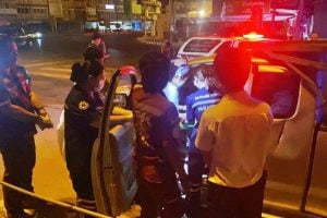 Woman gives birth in pickup truck near Ayutthaya roundabout | Thaiger