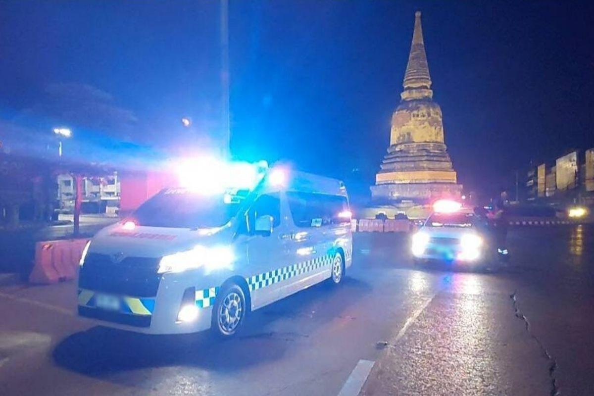 Thai rescue workers assist a mother and her newborn baby after an emergency delivery in a pickup truck at Wat Sam Pluem roundabout in Ayutthaya
