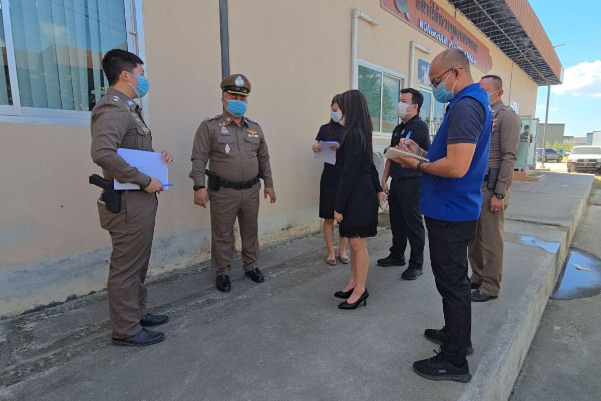 Thai police and officials meeting to discuss the in-custody death of Tang Siton in Sri Racha.