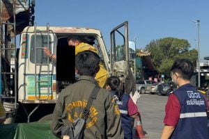 Elderly truck driver found dead behind wheels in Samut Prakan | Thaiger