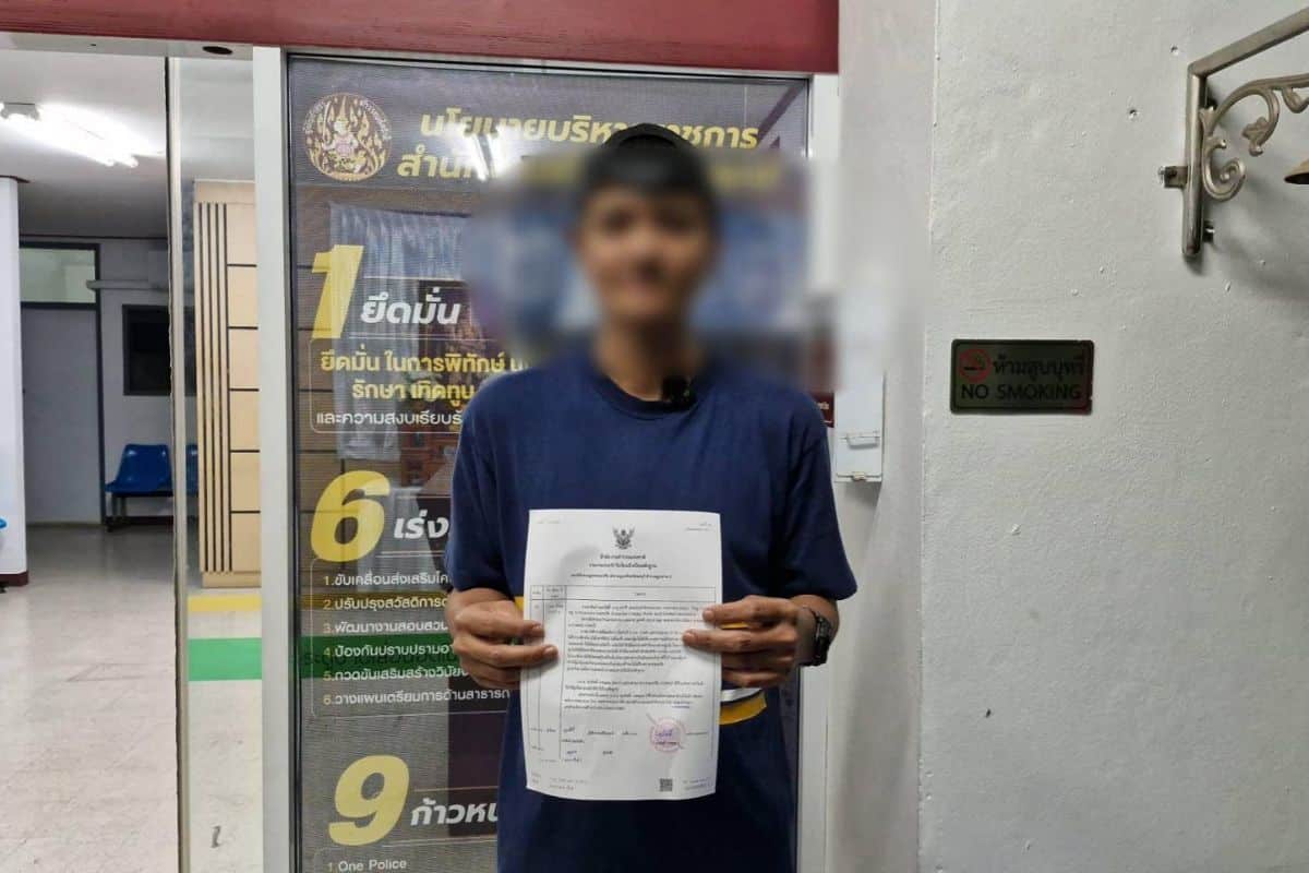 Athit Chomsawat holds a police report filed after bakery incident in Bang Lamung