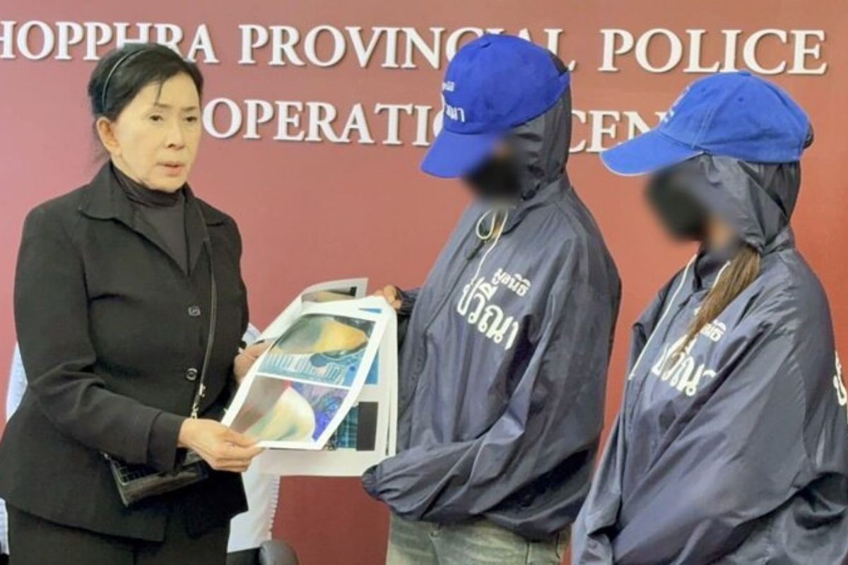 Pavena Hongsakul with two Thai women rescued from forced prostitution in Myawaddy, Myanmar