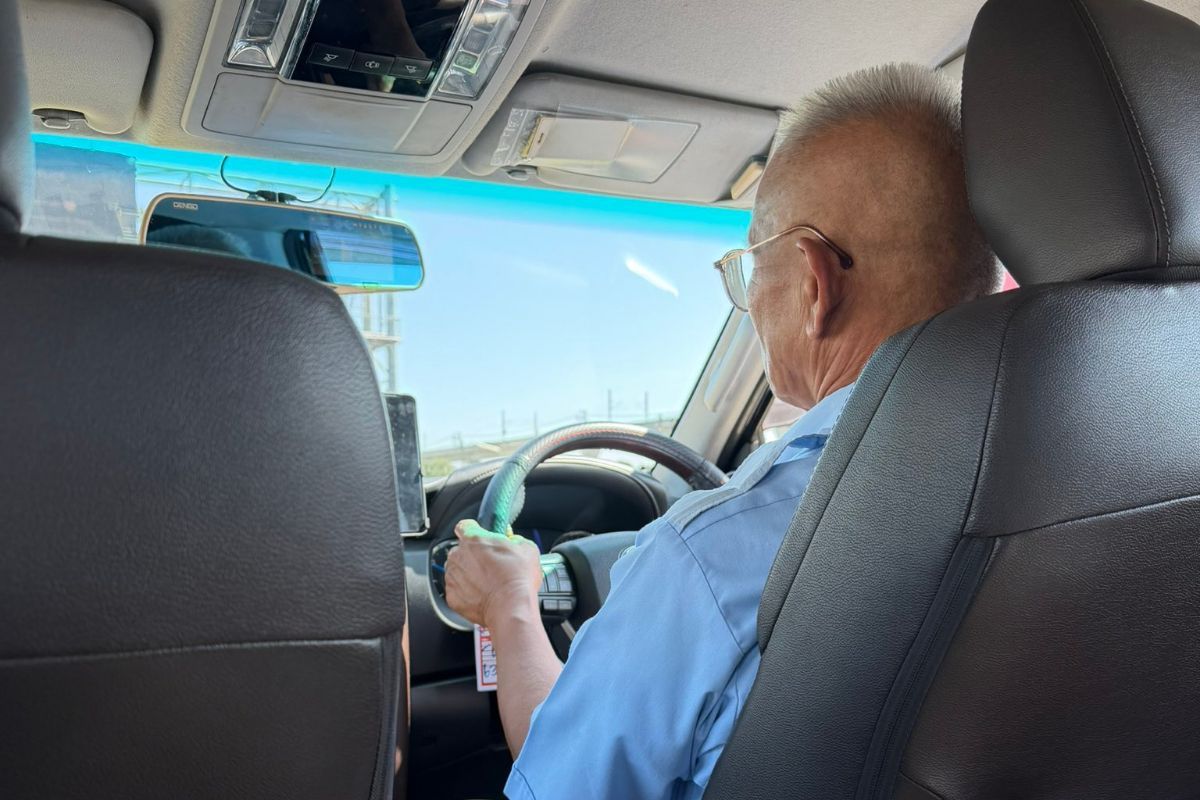 ‘Gigachad’ Thai taxi driver saves tourist from missing flight | Thaiger