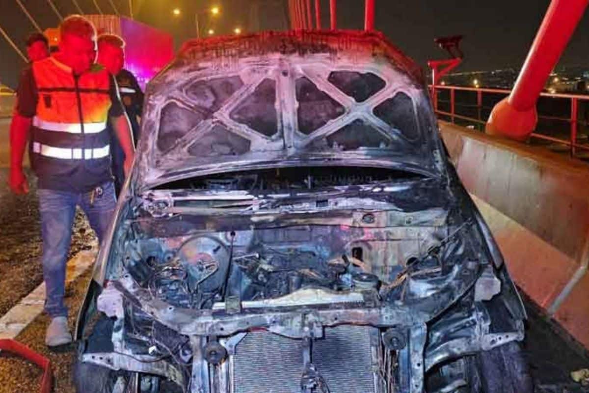 Burnt-out car remains on Kanchanaphisek Bridge after fire
