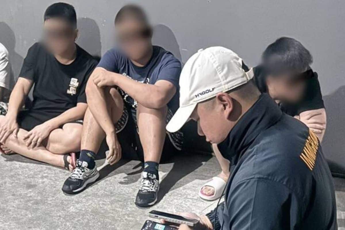 Thai police arresting Chinese nationals suspected of online scams at a hotel in Bangkok