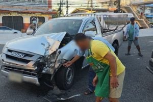 Pickup truck slams into songthaew in Chon Buri, 14 injured | Thaiger