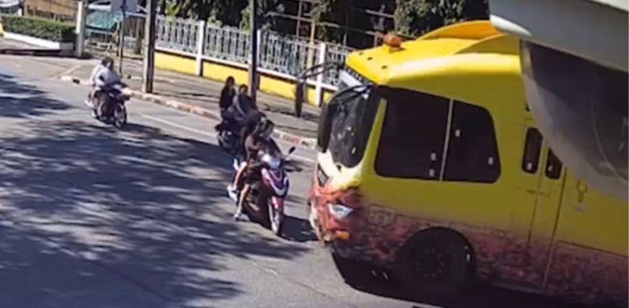 Toilet truck crashes into motorcycle, leaving 2 students with broken legs | Thaiger