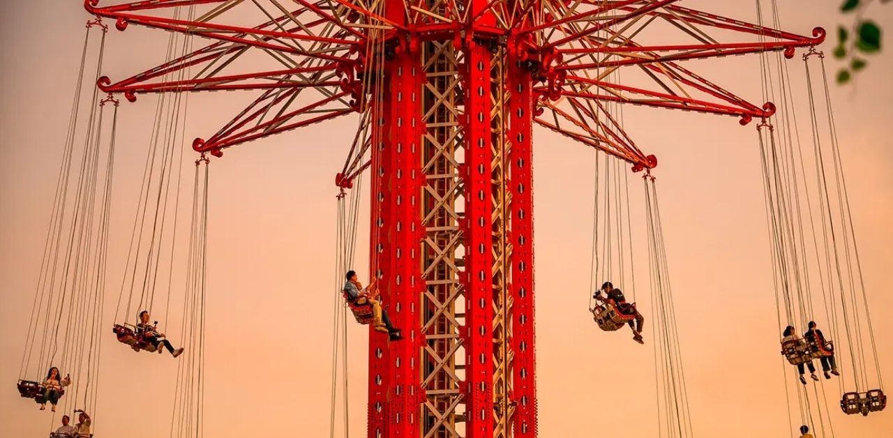 Asiatique introduces scenic mode and cuts hours after SkyFlyers noise complaints | Thaiger