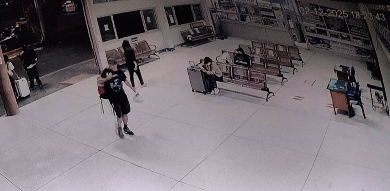 Danish tourist erupts at Trat bus terminal after missing final airport bus | Thaiger