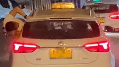 Foreign man slammed for leaning out of moving Phuket taxi | Thaiger