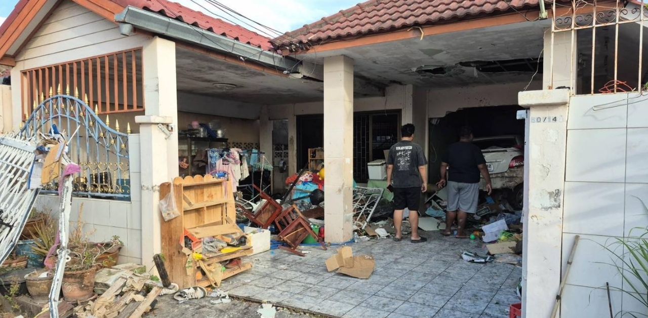 Sedan crashes into Pattaya home