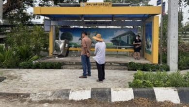 Thai woman killed as pickup spins into Pathum Thani bus stop | Thaiger