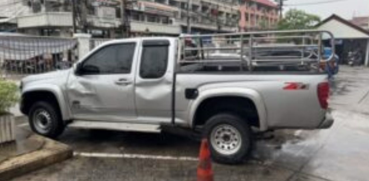 pickup lost control and fatally hit woman at bus stop in Pathum Thani