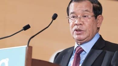 Hun Sen denies blocking Thais from returning home and urges air travel | Thaiger
