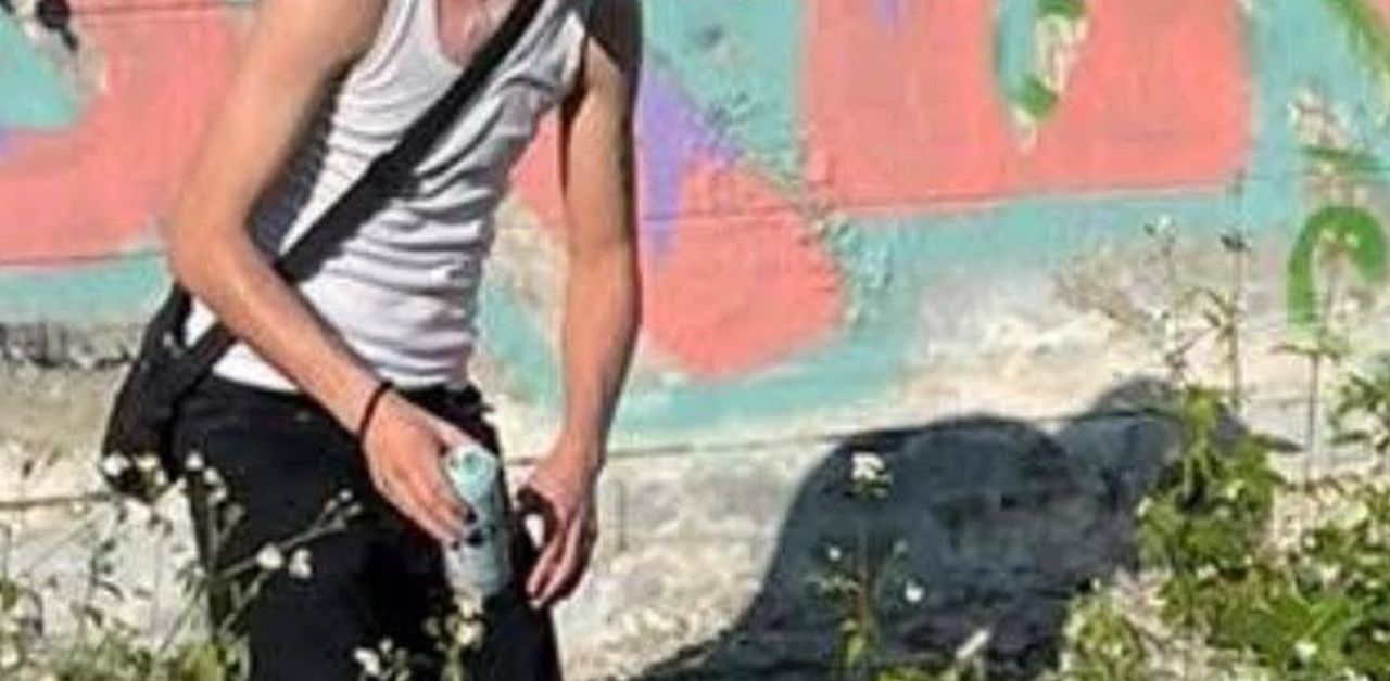 Foreigner spray-paint walls in Phuket