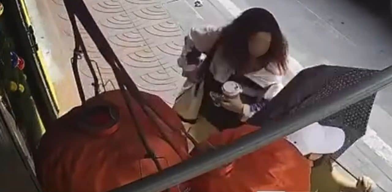 Foreign woman lost valuables in pickpocket