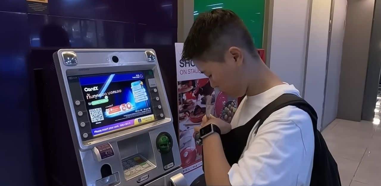 South Korean tourists express love to Bangkok