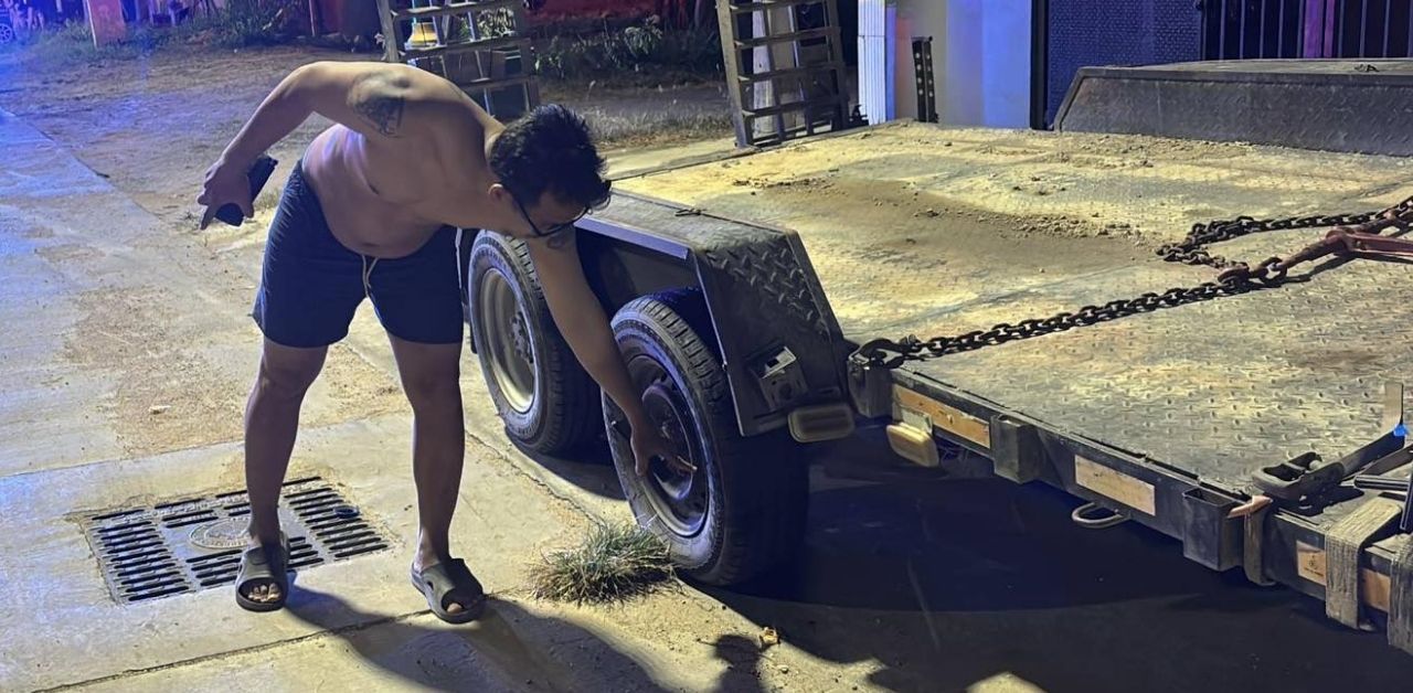 Foreign crashes motorcycle in Chon Buri and dies