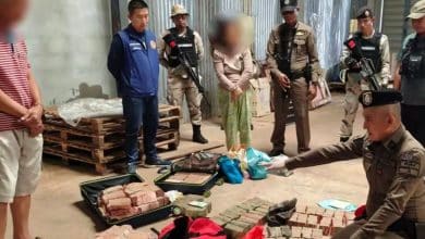 Army raids border warehouse and seizes cash and gold from Thai-Cambodia couple | Thaiger
