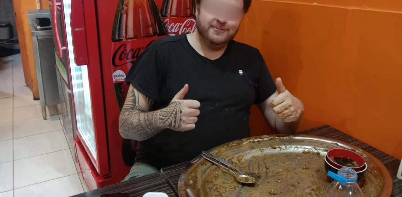 Foreign man cheats Gold Curry Bangkok