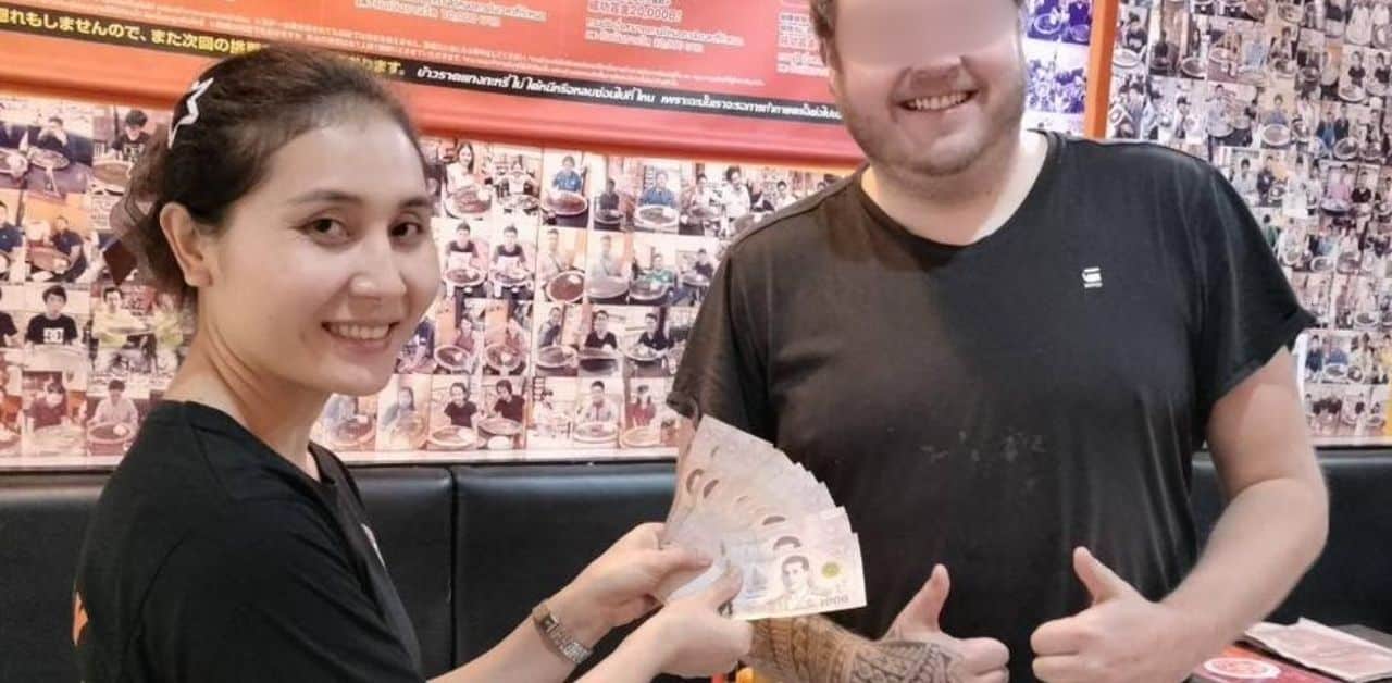 Foreigner cheating at restaurant in Bangkok