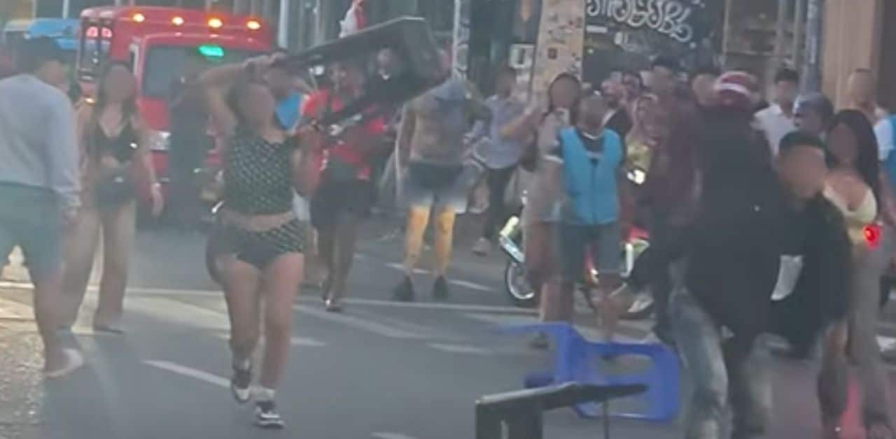 Chaos erupts on Phuket road after foreign man allegedly slaps Thai woman | Thaiger