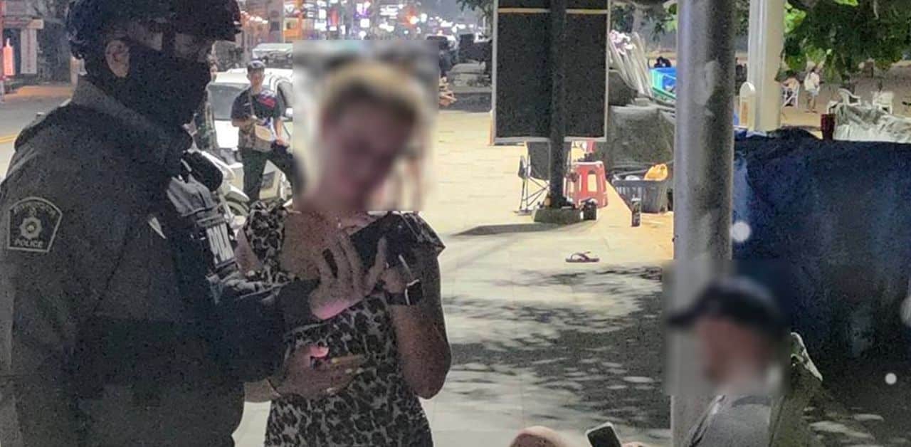 Foreigners indecent act Jomtien Beach