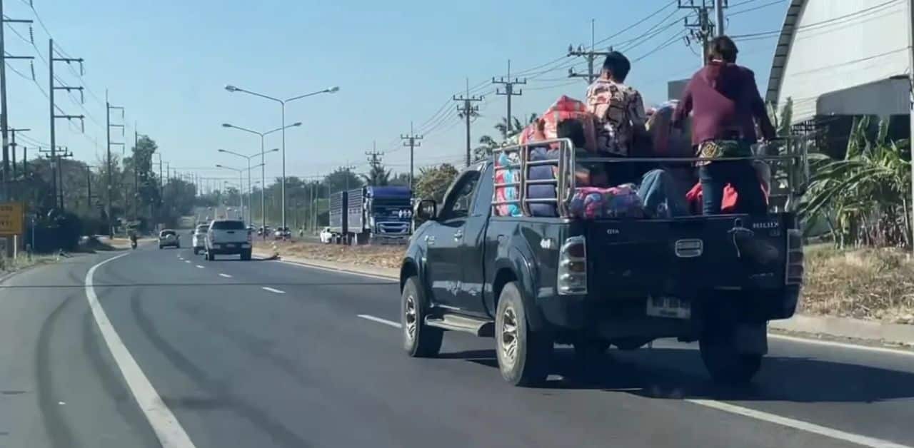 Thai residents at border return home after ceasefire agreement