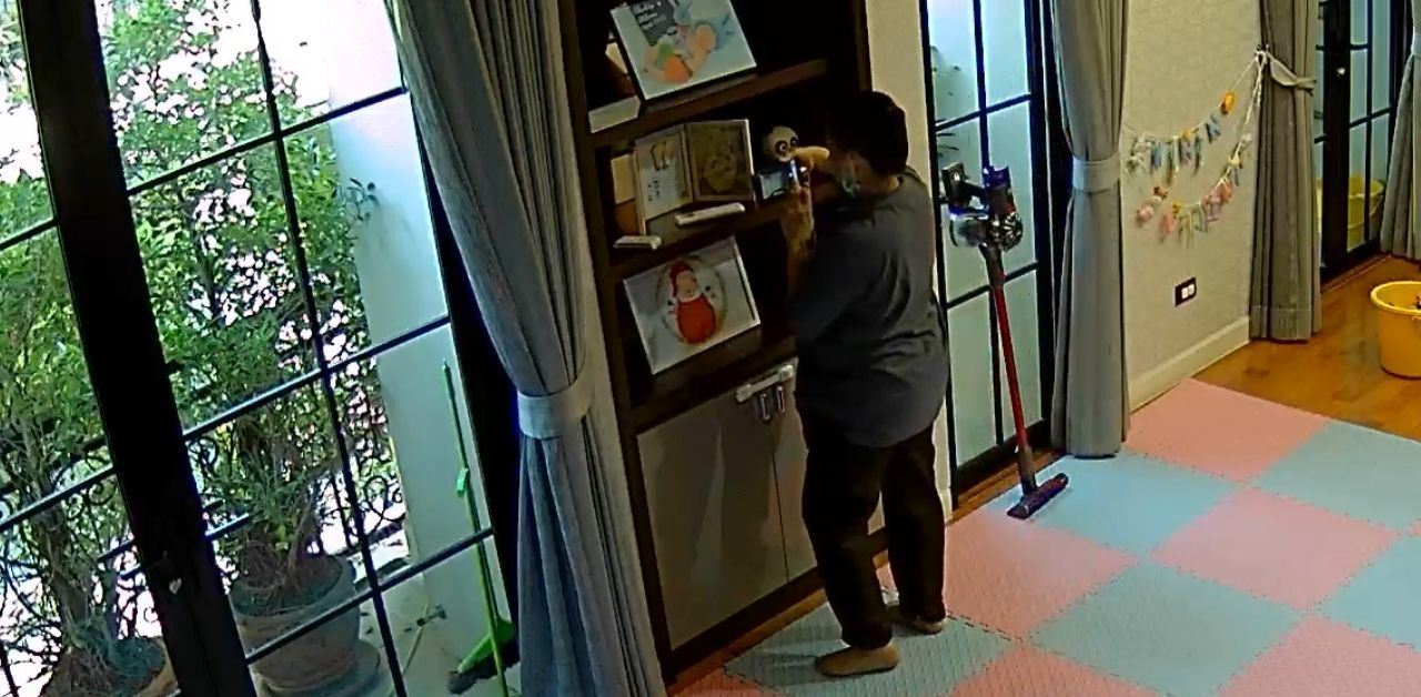 CCTV exposes Thai housemaid pouring disinfectant into baby’s bottle | News by Thaiger