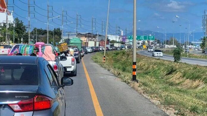 New year exodus brings heavy traffic to isan on highway 304 | News by Thaiger