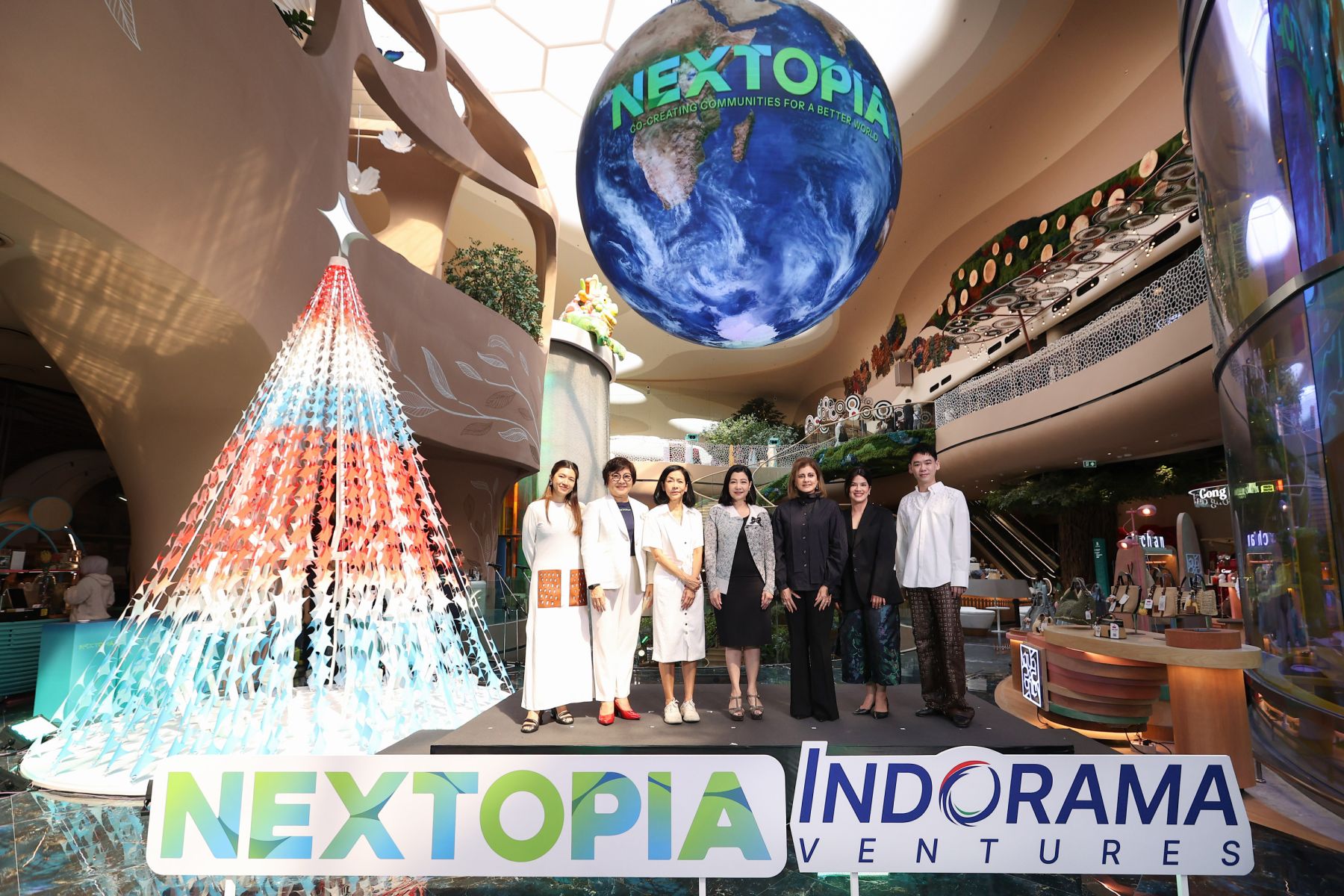 Indorama Ventures, Siam Piwat, and VINN PATARARIN join forces to create ‘Tree of Tomorrow’ Christmas tree at NEXTOPIA, Siam Paragon | Thaiger
