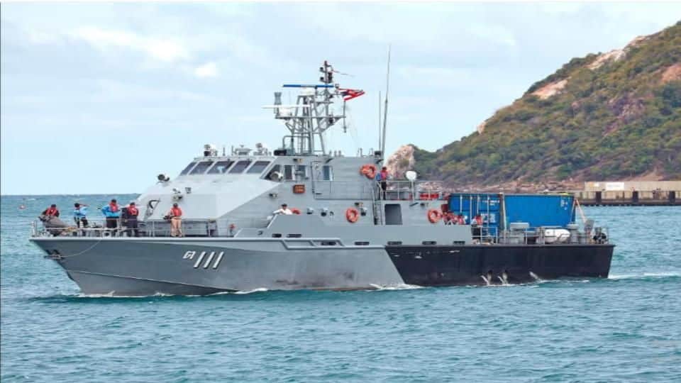 Thai Navy Fires Warning Shots After Cambodian Vessel Enters Thai Waters | Thaiger