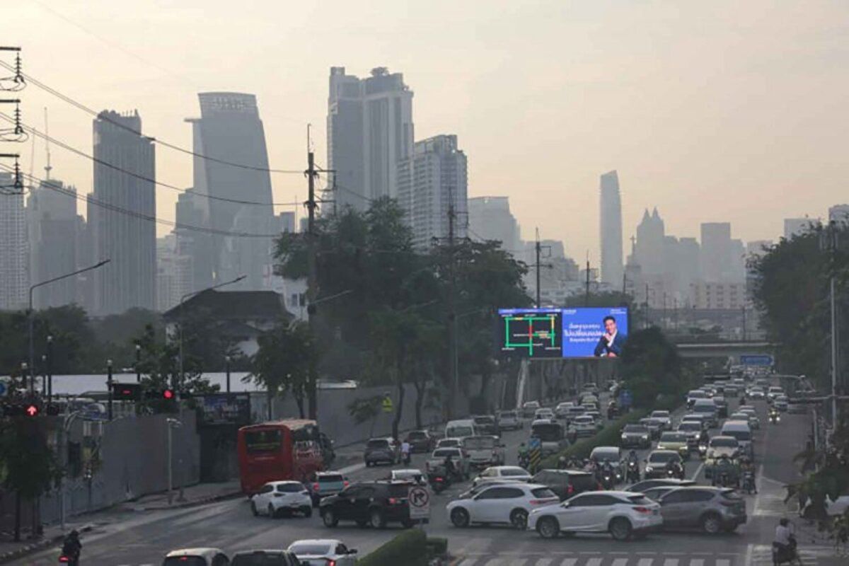 Air quality reaches unsafe status as PM2.5 levels spike | Thaiger