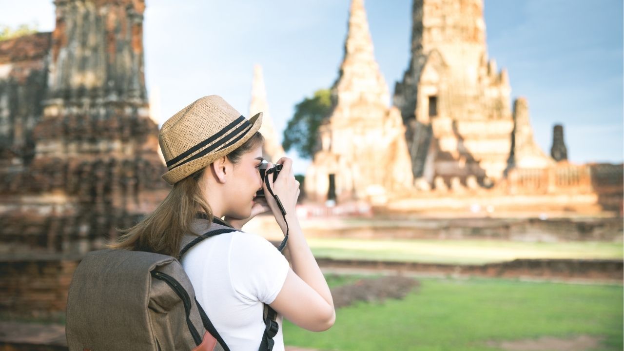 A tranquil view of a Thai temple, representing the calm atmosphere after the New Year travel peak.