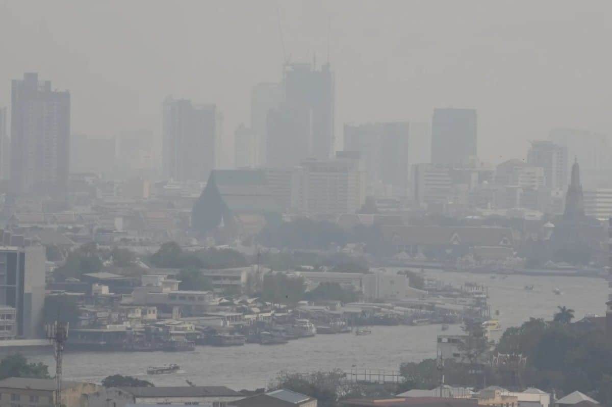 Air quality reaches unsafe status as PM2.5 levels spike | News by Thaiger