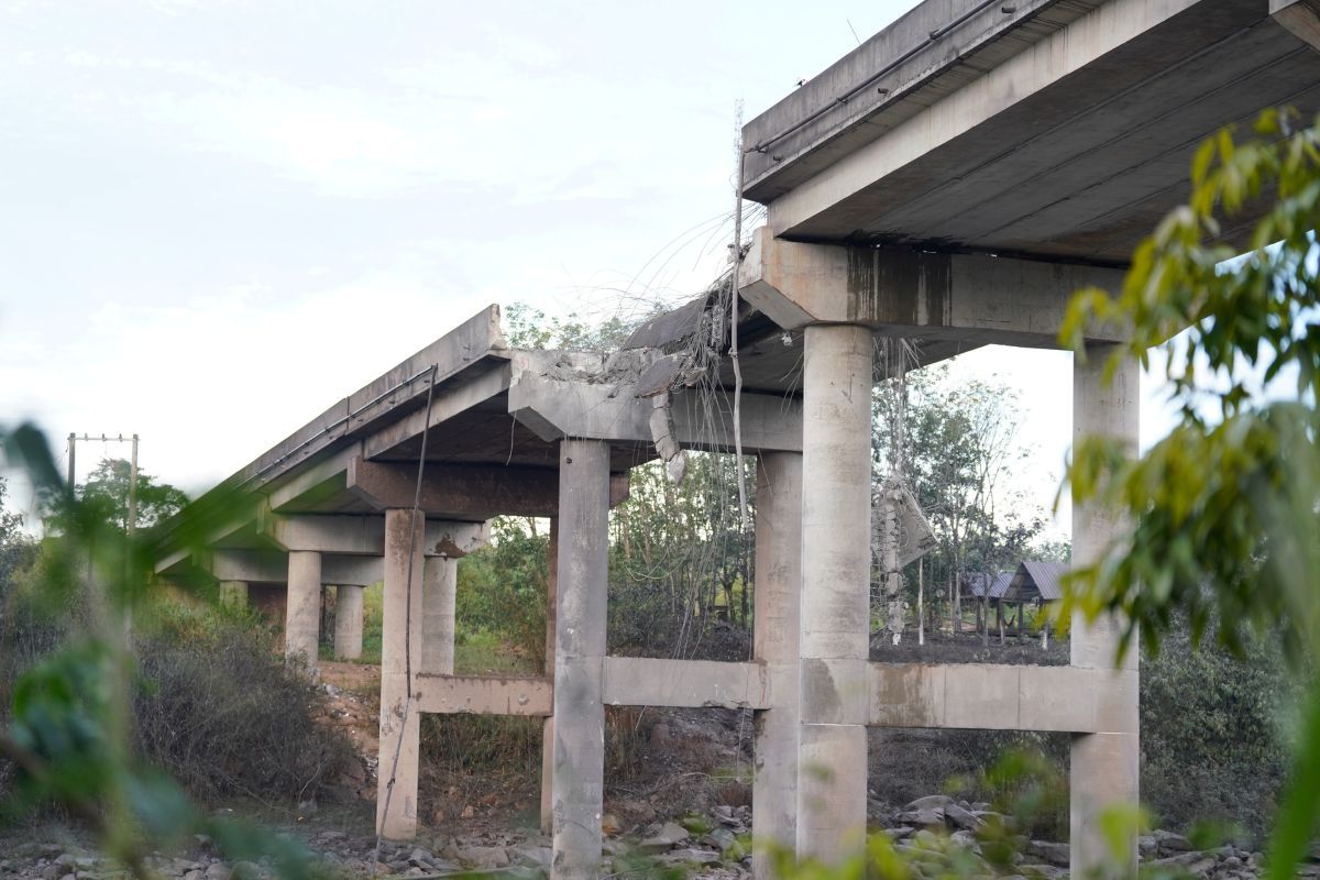 Thai air force bombs bridge in Cambodia after border troop buildup | News by Thaiger